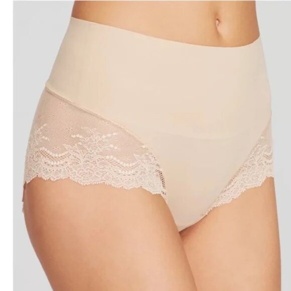 SPANX NWT Women’s Size Medium Soft Nude Undie-tectable® Lace Hi-Hipster Panty - Picture 3 of 8
